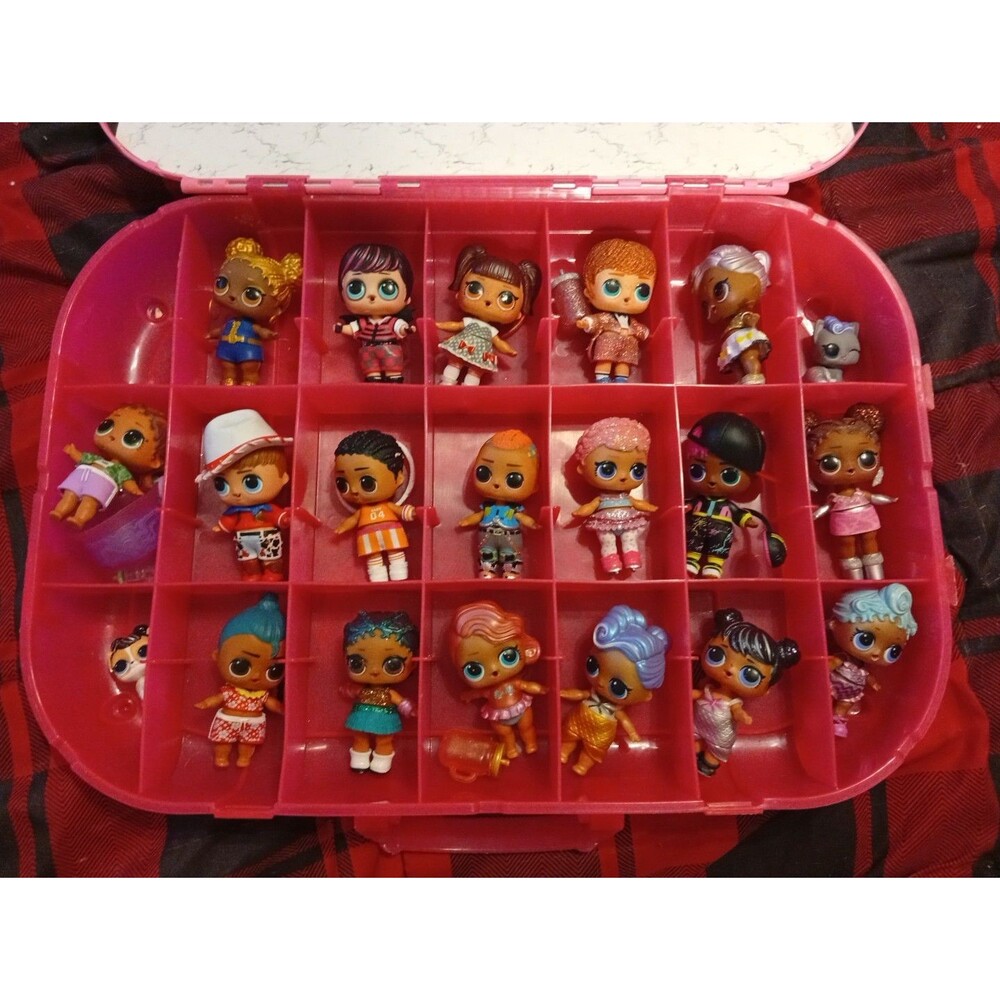 LOL SURPRISE Fashion Runway Pink Storage Carrying Case With 18 Dolls & 2 Pets